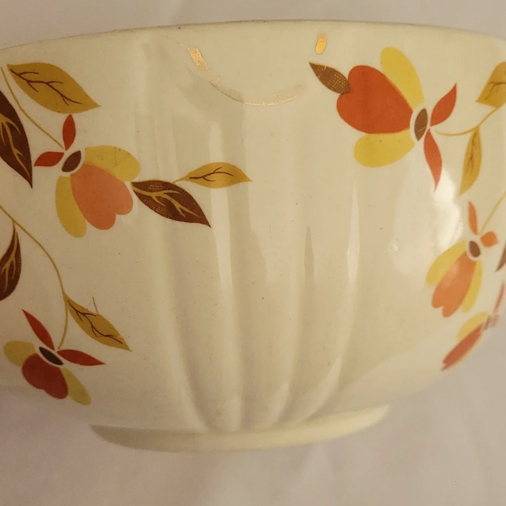 Hall's Autumn Leaves depression Era mixing or serving bowl - Picture 4 of 5